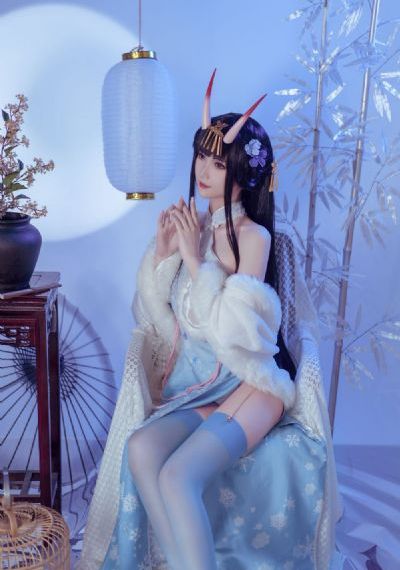 老板一边开会一边摸秘书